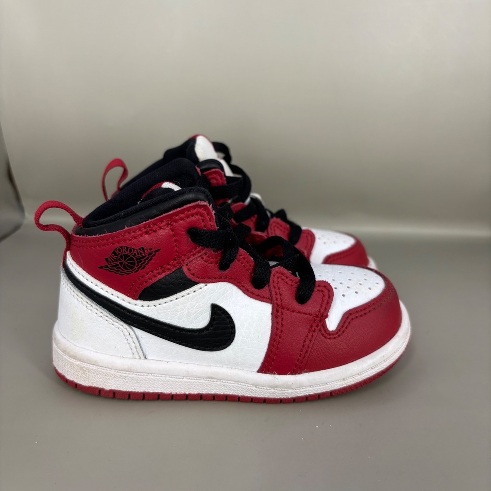 Jordan 1 Mid Chicago Toddler Red White Black Sneakers 640735-173 Size 6C